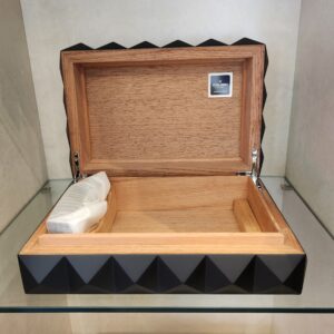 Colibri Quasar Humidor Black - Image 3