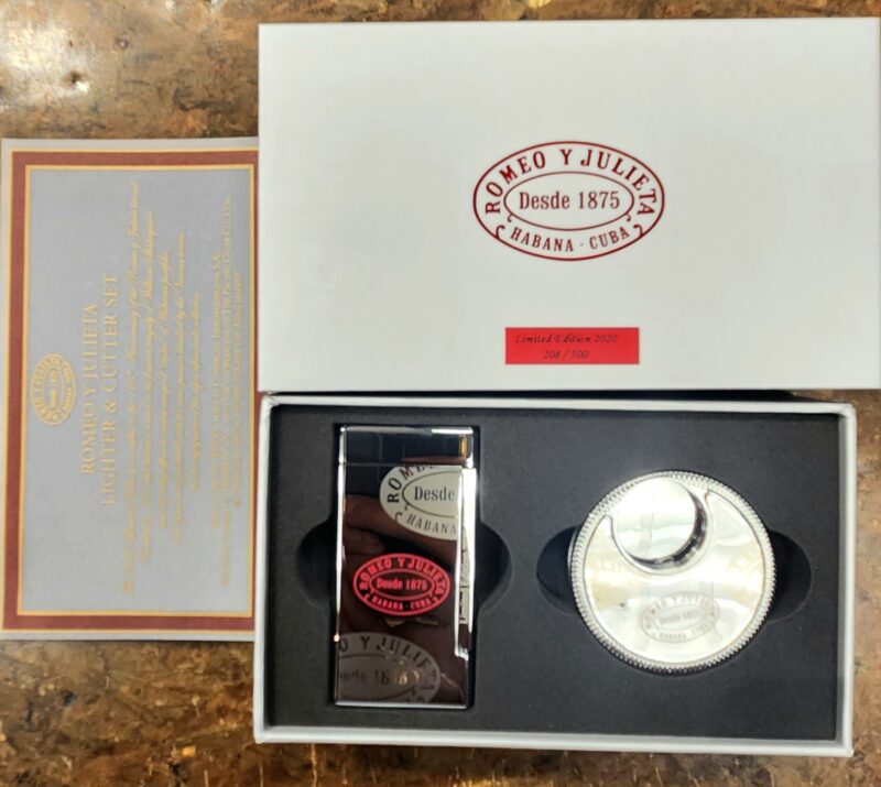 Romeo y Julieta Lighter/Swivel Cut. Gift Set
