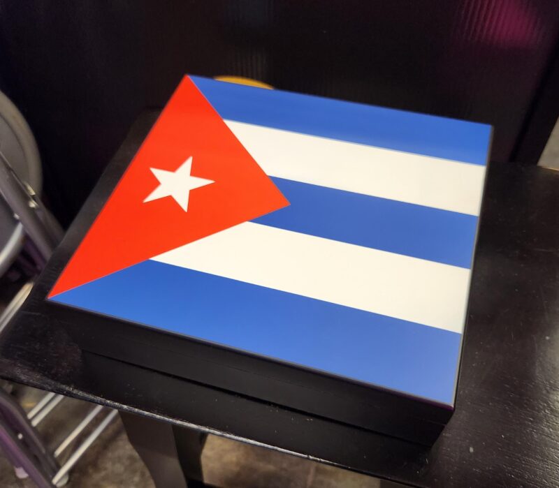 Humidor Cuban Flag Small - 10ct