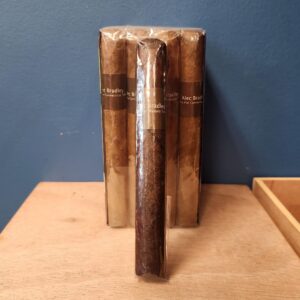 Alec Bradley Mira Flor M. Toro - Single