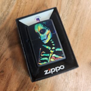 Zippo Glowing Skull Lighter - Image 3