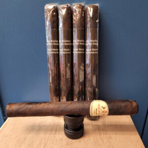Alec Bradley Mira Flor M. Churchill - Single