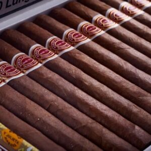 Romeo y Julieta Petit Coronas - Single